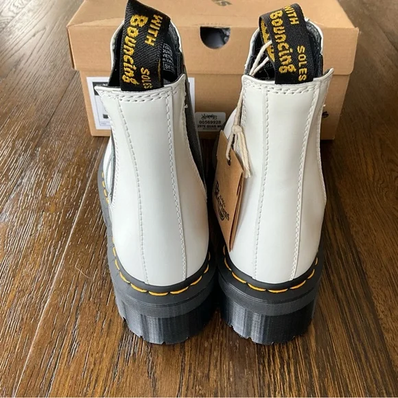 Dr. Martens Youth 2976 Quad Platform Chelsea Boot - Picture 3 of 5